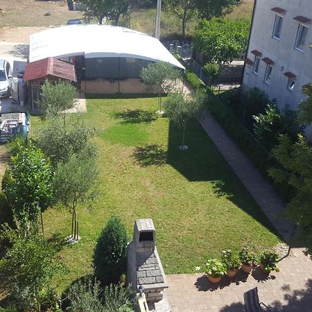 Apartments Basic Sveti Anton 88 Малинска Екстериор снимка