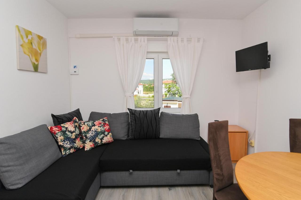 Apartments Basic Sveti Anton 88 Малинска Екстериор снимка