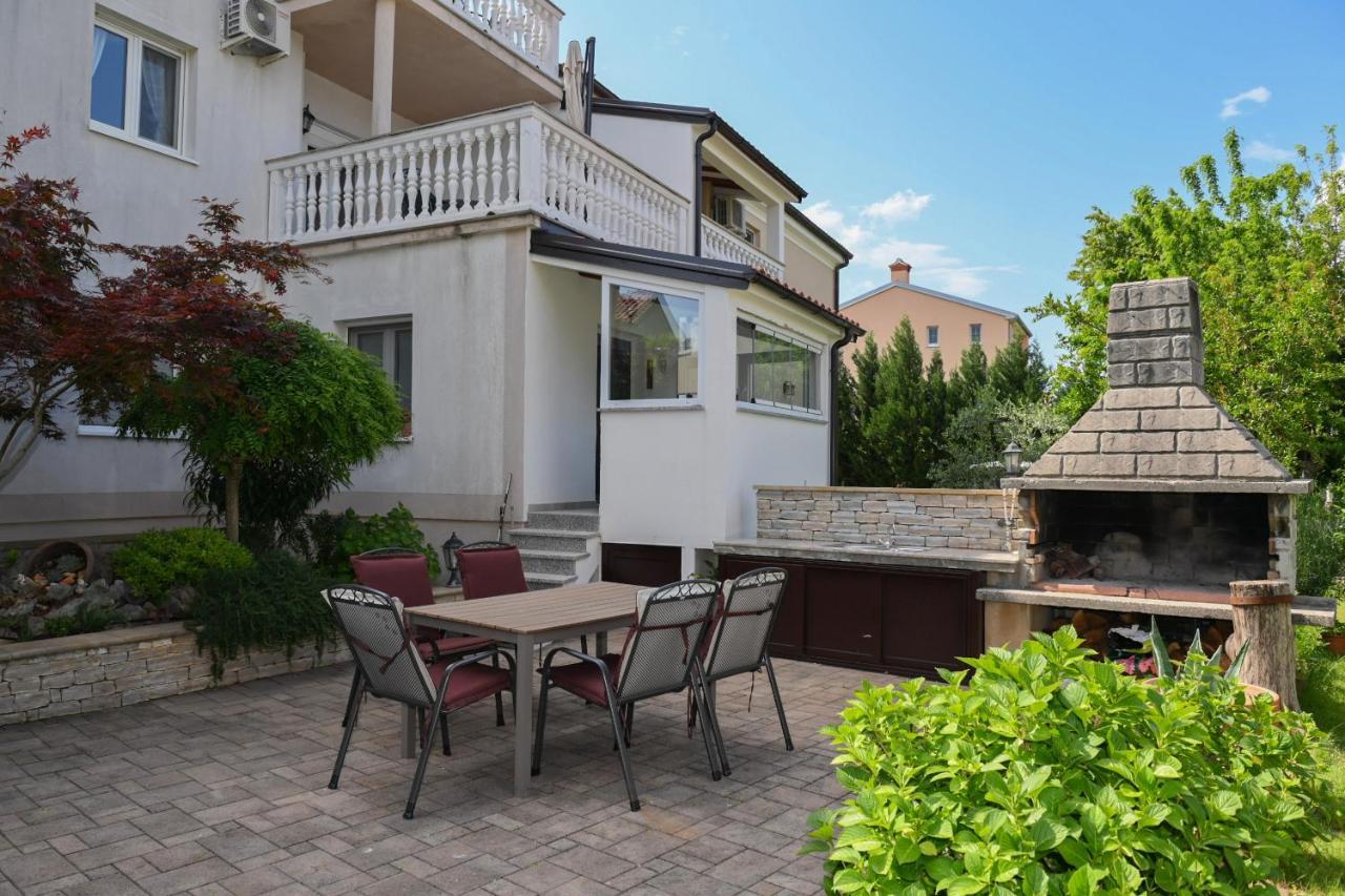 Apartments Basic Sveti Anton 88 Малинска Екстериор снимка