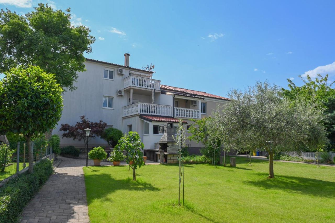 Apartments Basic Sveti Anton 88 Малинска Екстериор снимка