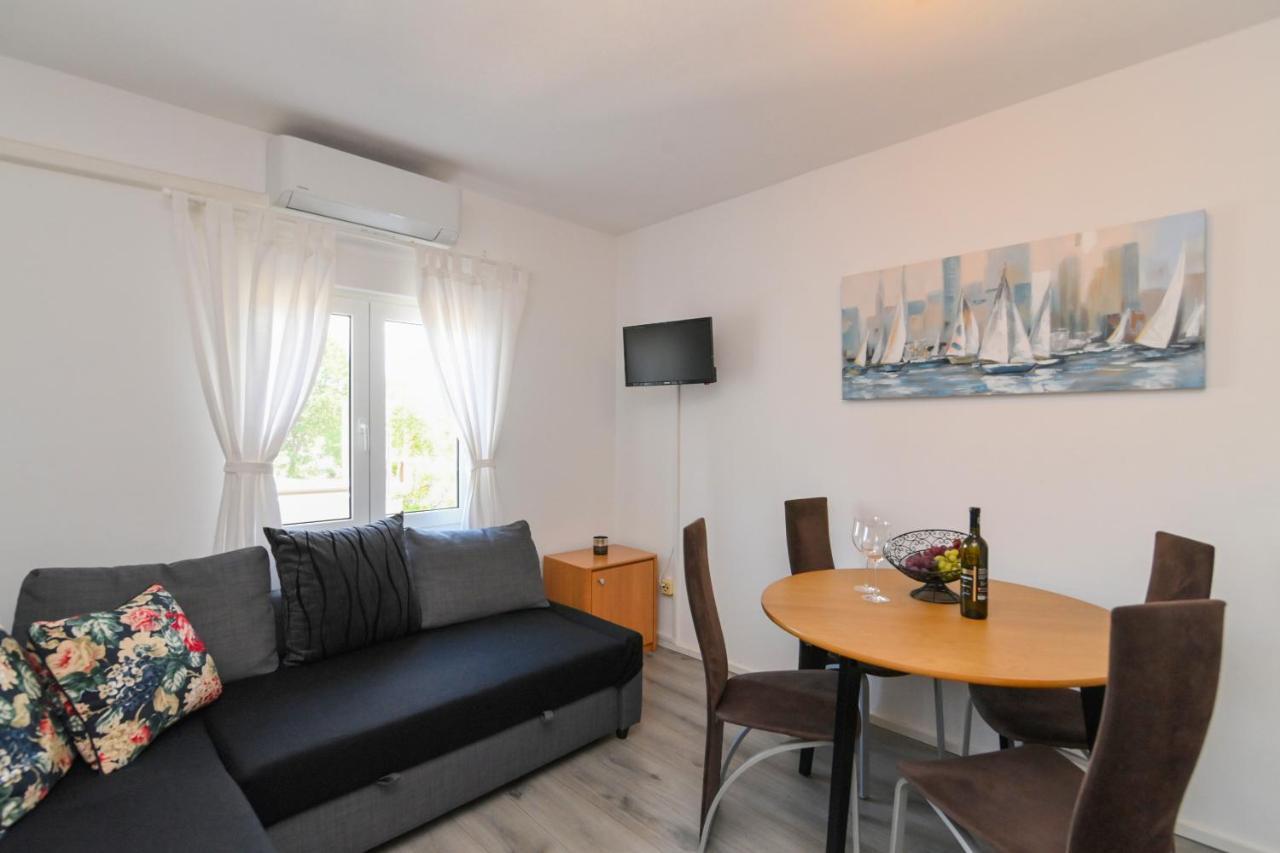 Apartments Basic Sveti Anton 88 Малинска Екстериор снимка