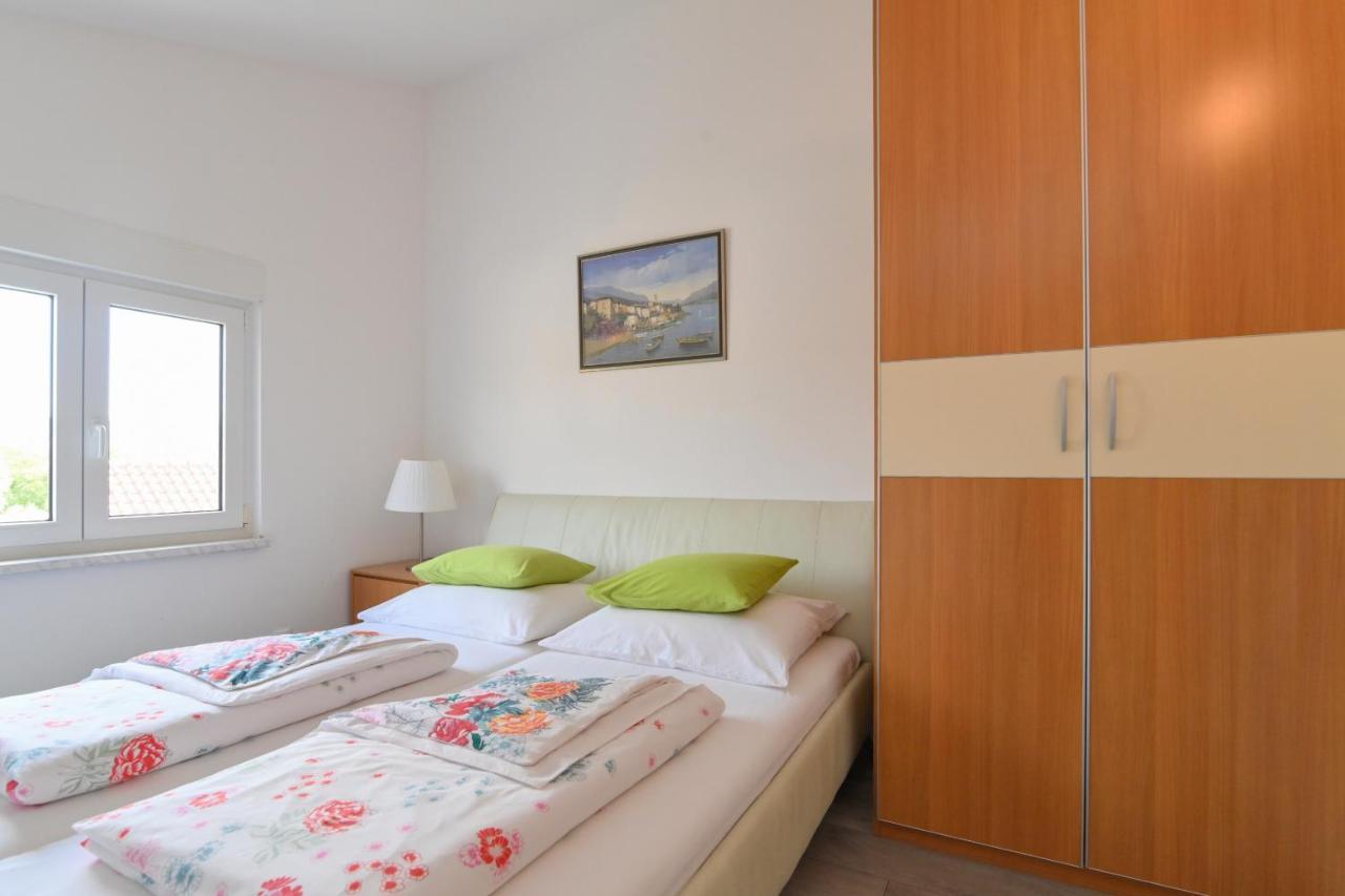 Apartments Basic Sveti Anton 88 Малинска Екстериор снимка