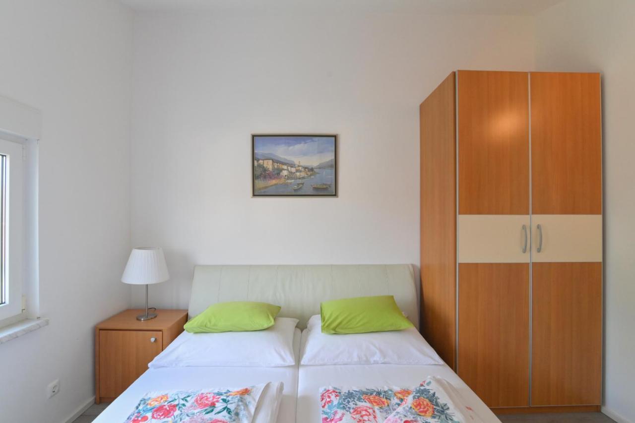 Apartments Basic Sveti Anton 88 Малинска Екстериор снимка