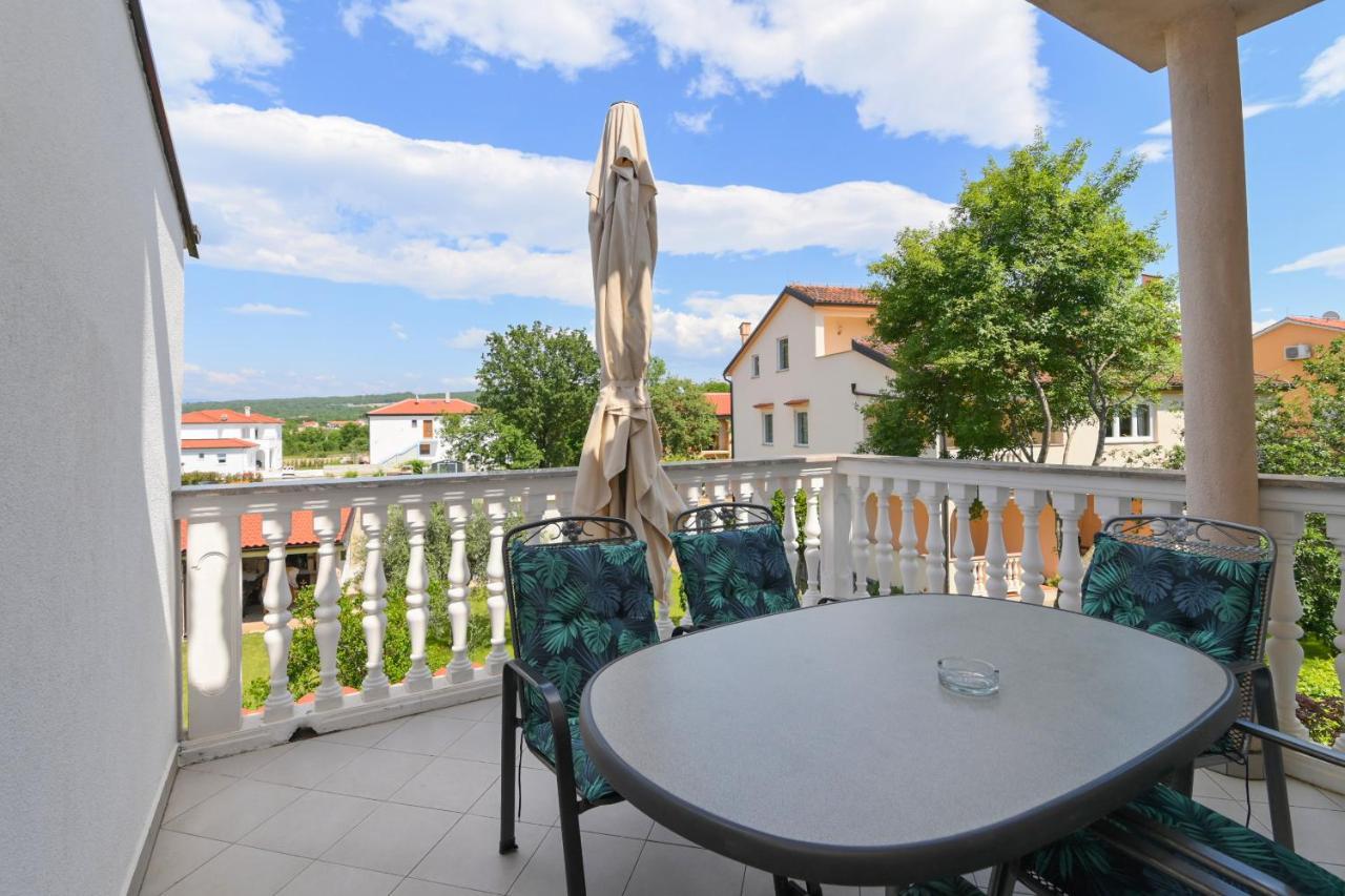 Apartments Basic Sveti Anton 88 Малинска Екстериор снимка